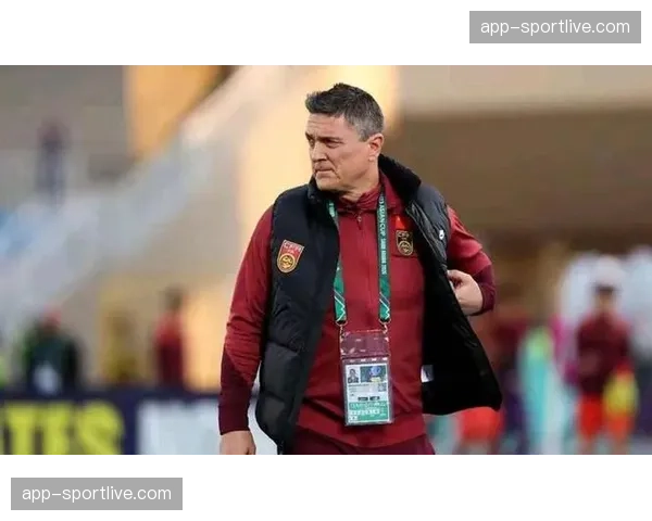 专访勒沃库森门将赫拉德茨基：谈由守门员发起反击的第一传选择与训练