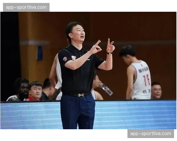 特写：赛后新闻发布会上，刘维伟指导感谢球员整个赛季的拼搏